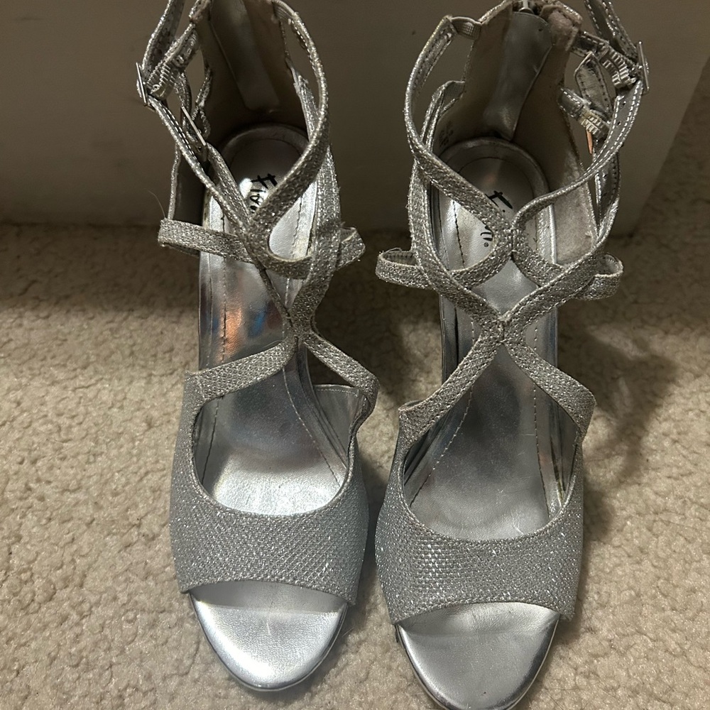 Size- 7.5, Brand- Fioni, Color- silver/sparkle